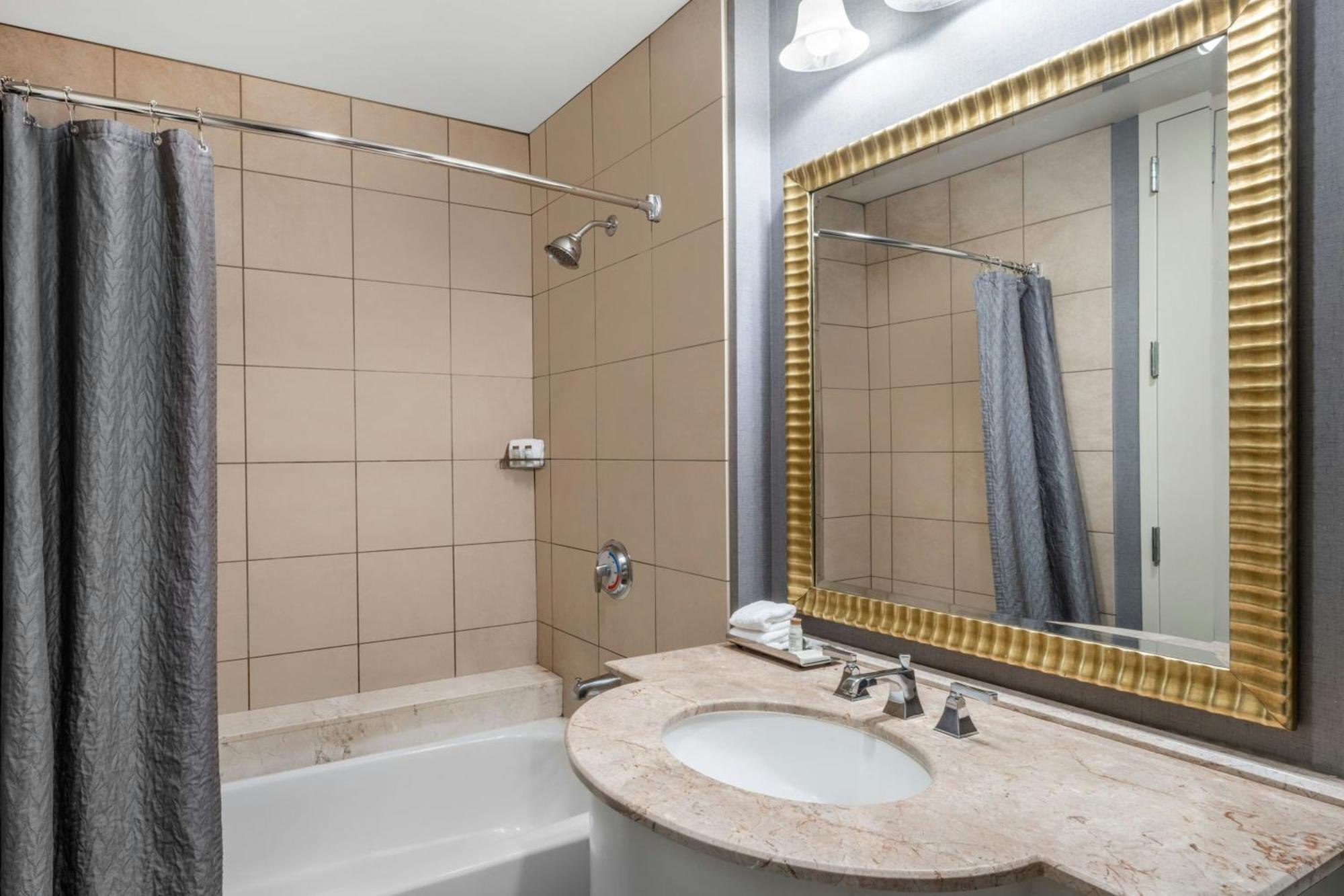 Renaissance Dallas North Hotel Farmers Branch Buitenkant foto